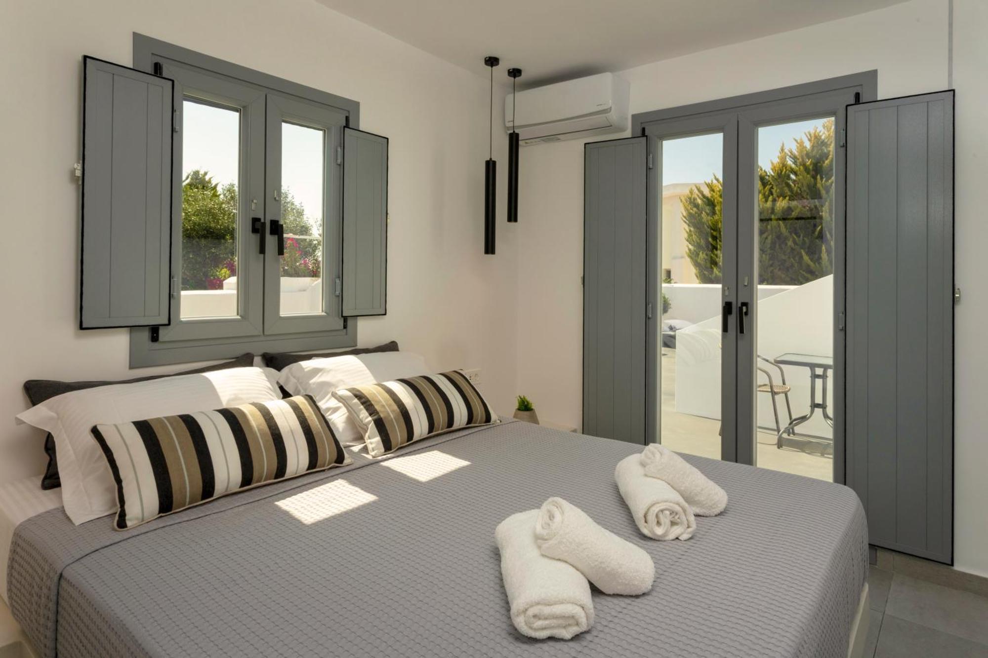 Linea Luxury Suites Fira  Exterior photo