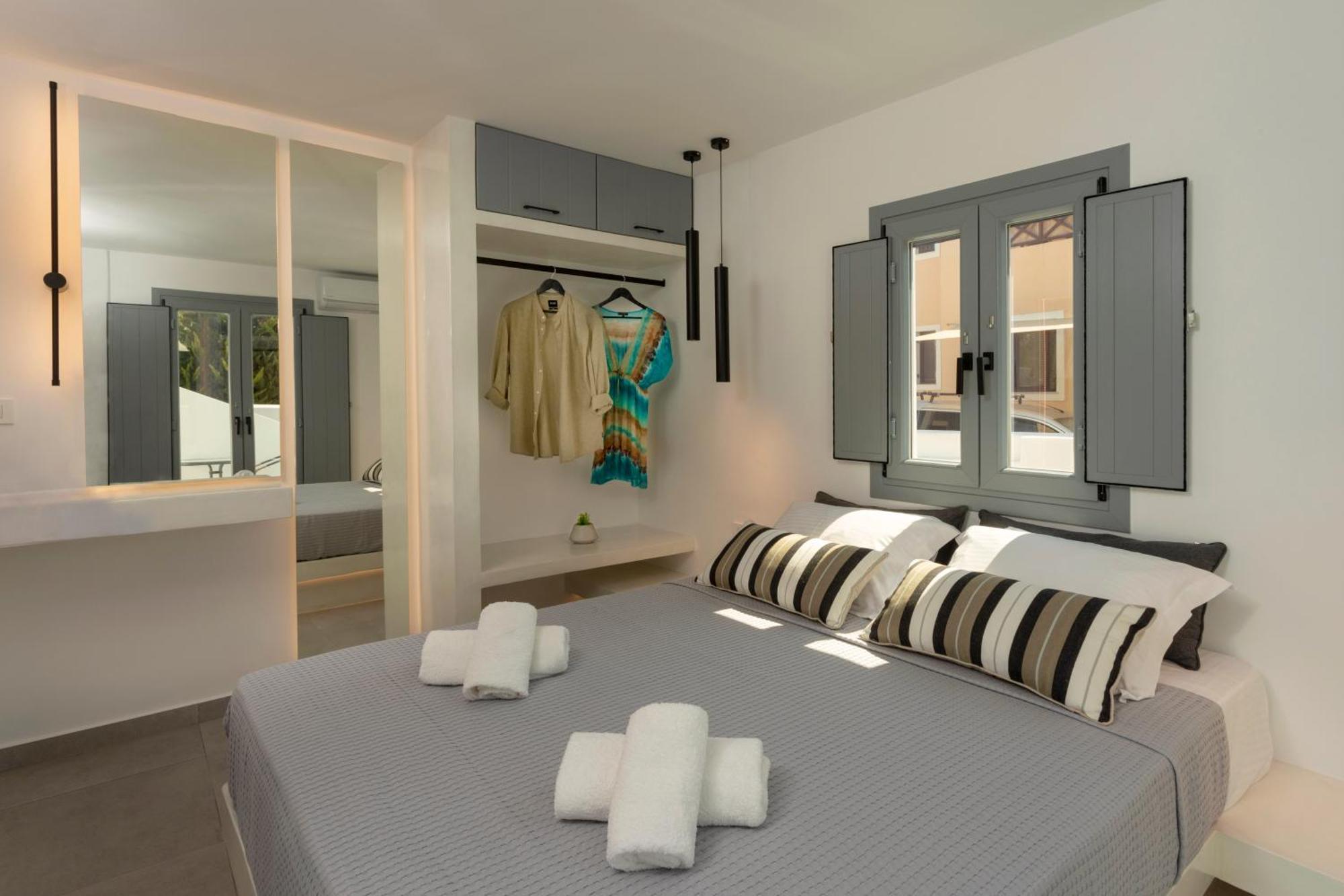 Linea Luxury Suites Fira  Exterior photo